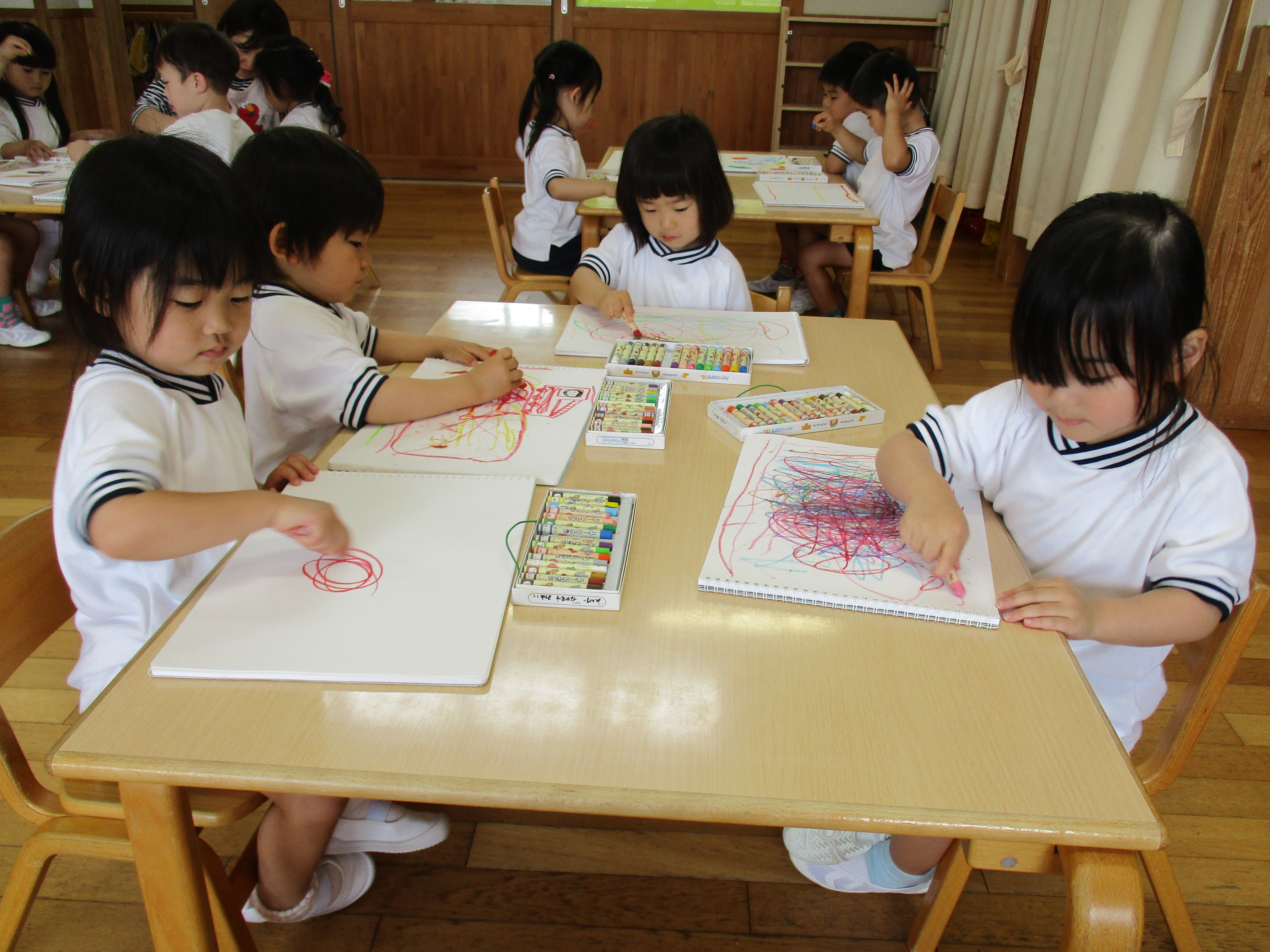 れんげ組　お絵描き・粘土あそび