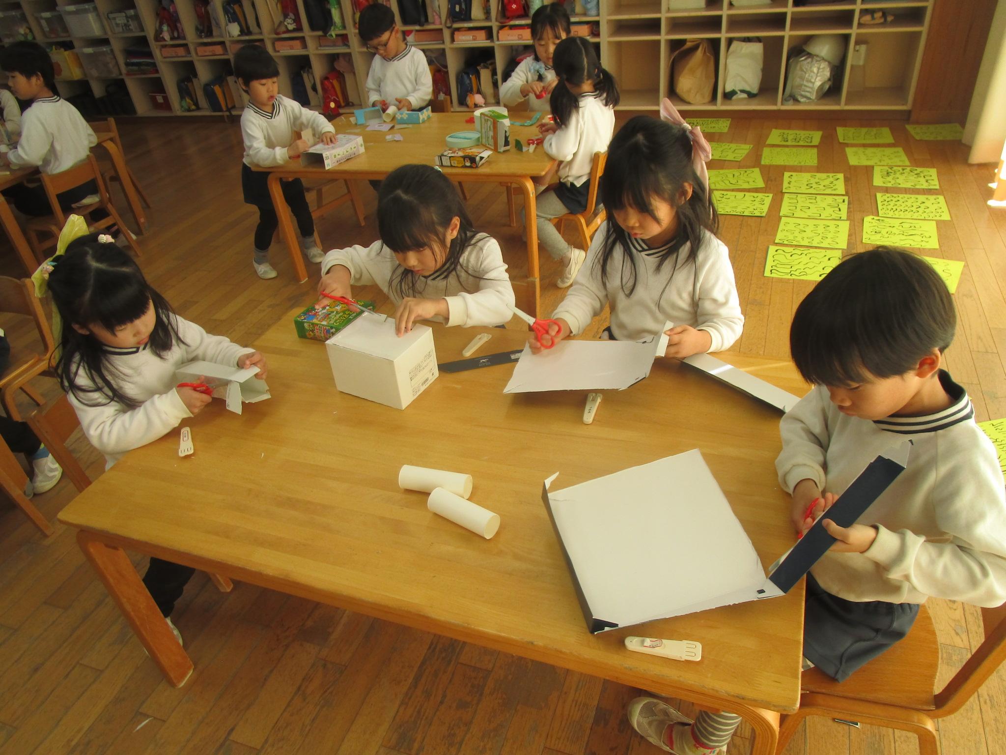 ゆり組　廃材遊びを始めたよ♪