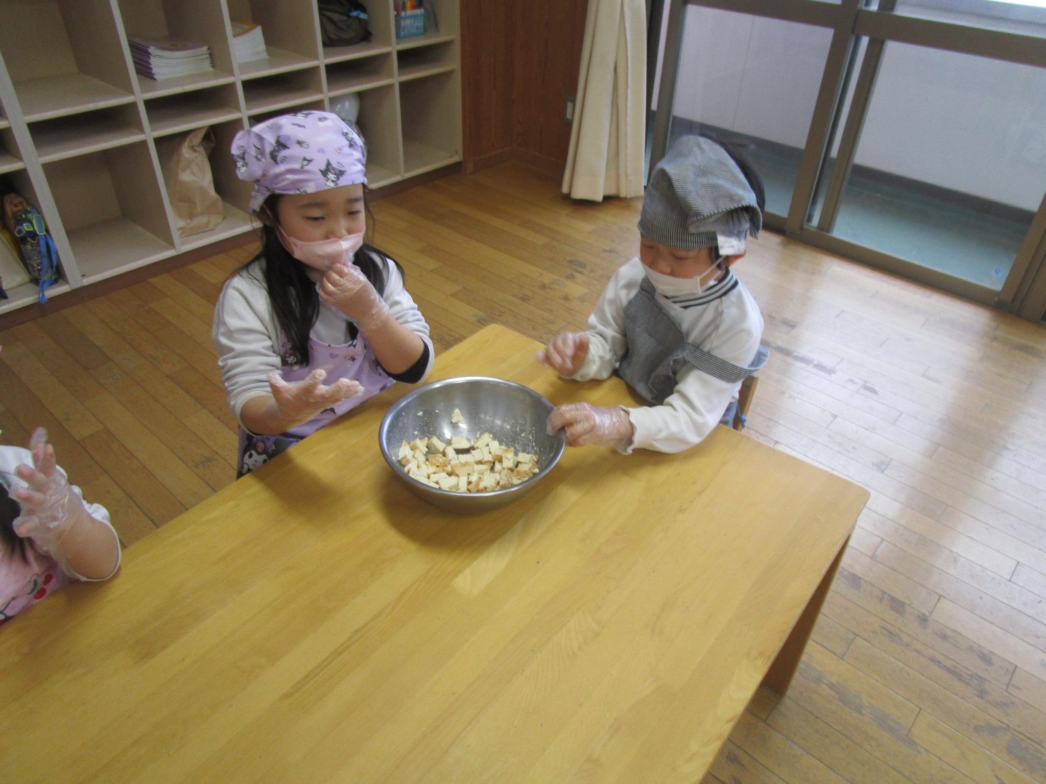ゆり組　厚揚げのマヨみそ焼きクッキング★