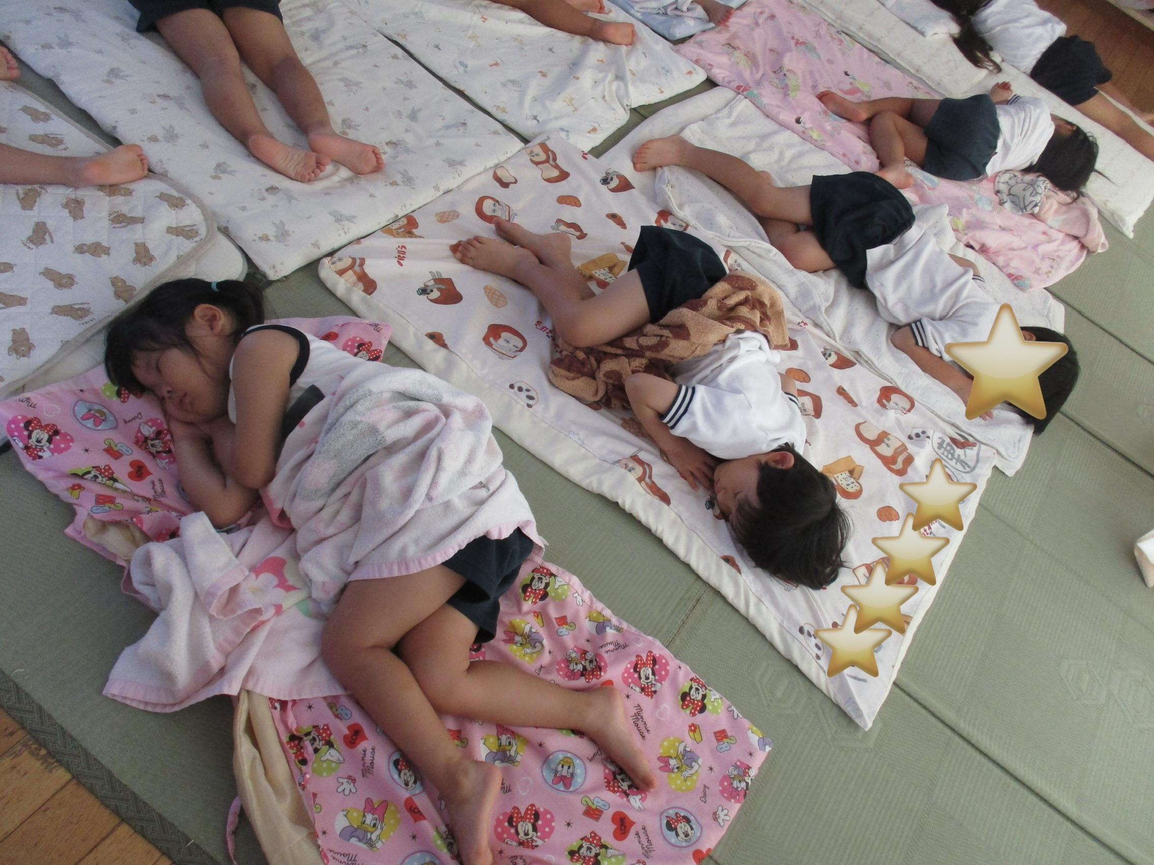 れんげ組　プールの後はぐっすりお昼寝