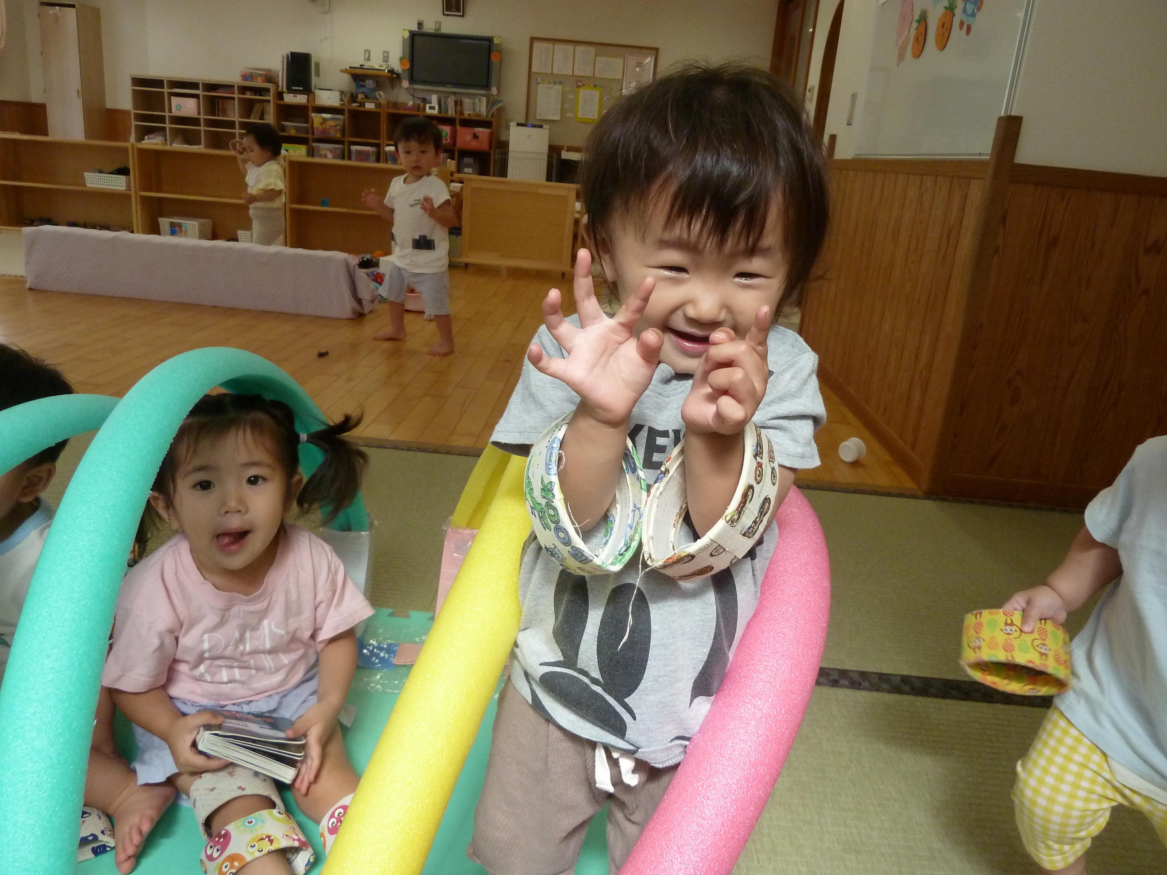 たんぽぽ組　新聞紙で遊んだよ♪